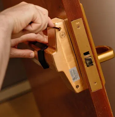 Prospect Locksmith Service Prospect, CT 203-651-6686 - 20a-new-locks-installation